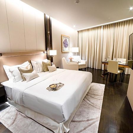 Ph Suites At Pavilion Bukit Bintang Kuala Lumpur Eksteriør billede A bedroom at the hotel