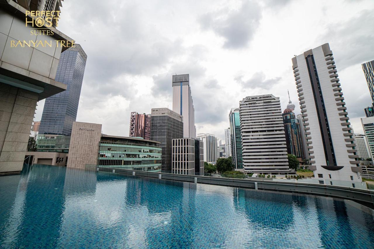 Ph Suites At Pavilion Bukit Bintang Kuala Lumpur Eksteriør billede The swimming pool at the 33rd floor of the hotel